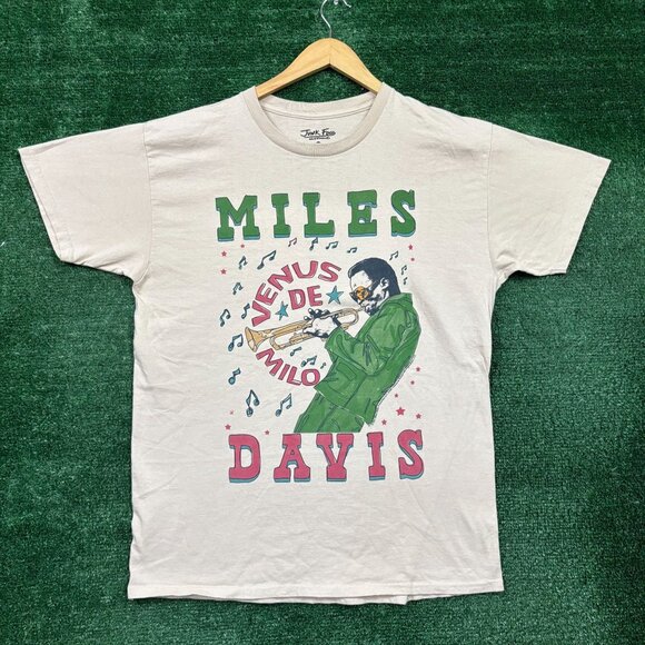 Miles Davis Venus de Milo Jazz Trumpet Icon Oversized T-Shirt Size Medium - Picture 1 of 4